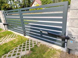Montaż napędów bramowych, monitoringu, domofonów i wideodomofony.